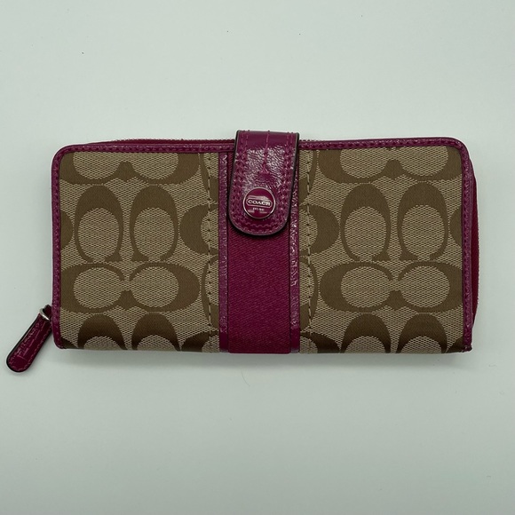 Coach signature accordion zip wallet in tan and fuschia - Picture 9 of 9